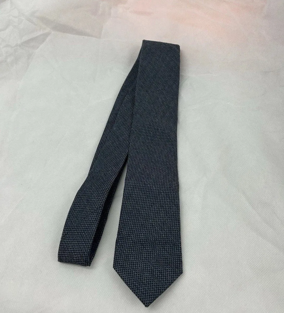 The Midnight Club The Mirror Man Tie Used Film Prop Movie COA Netflix Flanagan