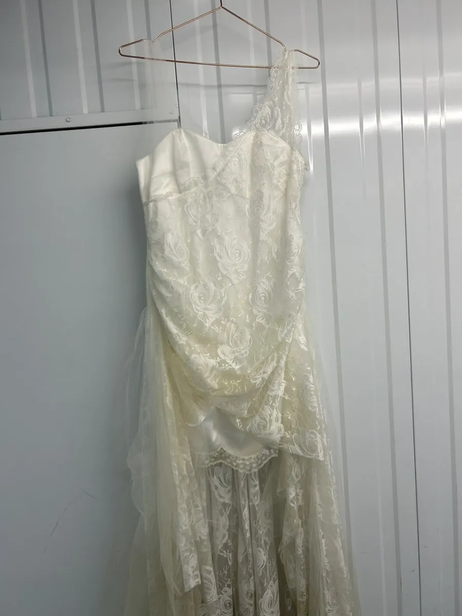 Brave New World Wedding Dress Screen Used Movie Prop Film TV COA Thriller Sci-fi