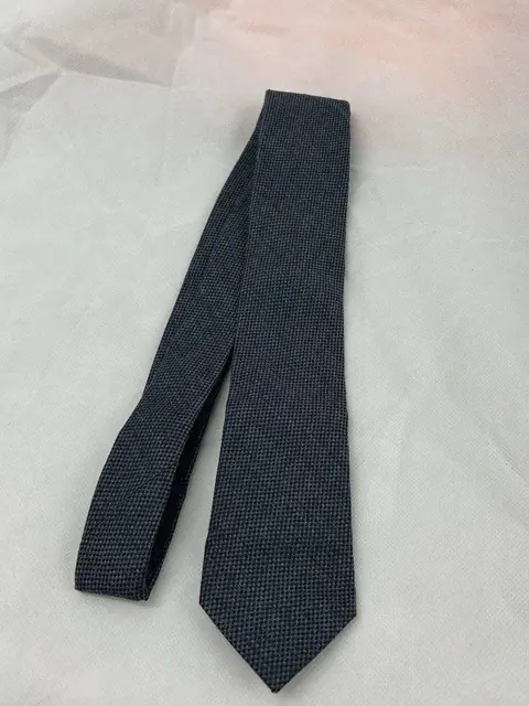 The Midnight Club The Mirror Man Tie Used Film Prop Movie COA Netflix Flanagan