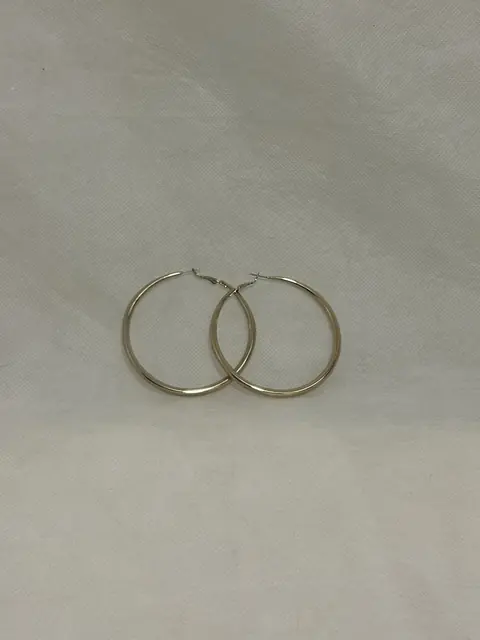 Saltburn India Earrings Screen Used Movie Prop Film TV COA Thriller Horror Worn