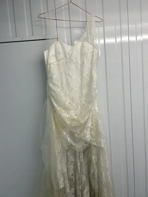 Brave New World Wedding Dress Screen Used Movie Prop Film TV COA Thriller Sci-fi