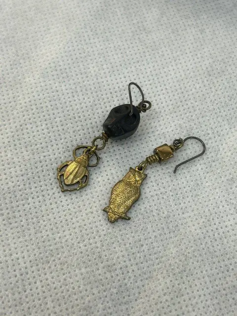 Under the Dome Earrings screen Used Prop Film TV COA Sci-fi Stephen King Horror